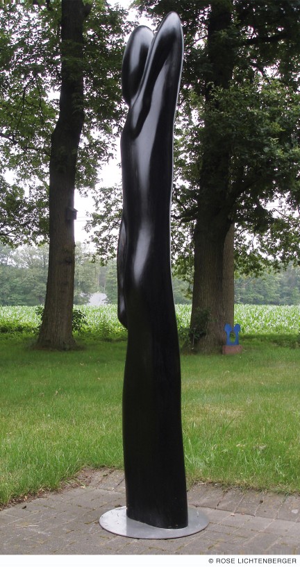 Abbildung: Schwarze große Figur